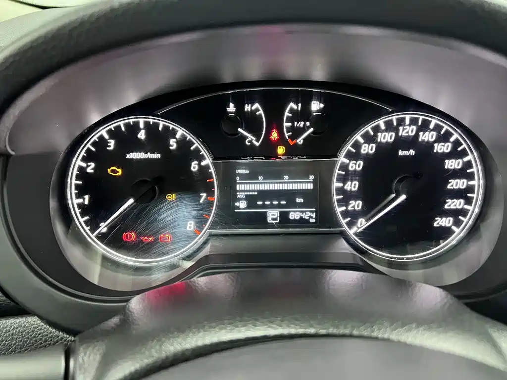 Nissan Tiida 2018 — фото 13