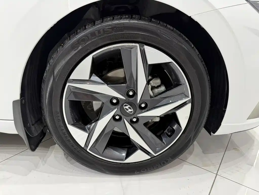 Hyundai Elantra 2023 — фото 20