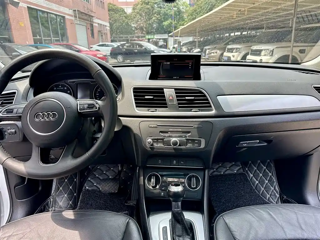 Audi Q3 2017 — фото 8