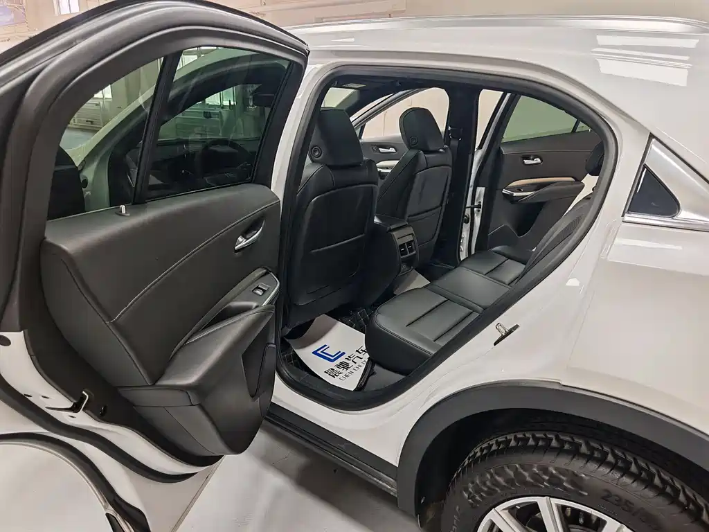 Cadillac XT4 2021 — фото 12