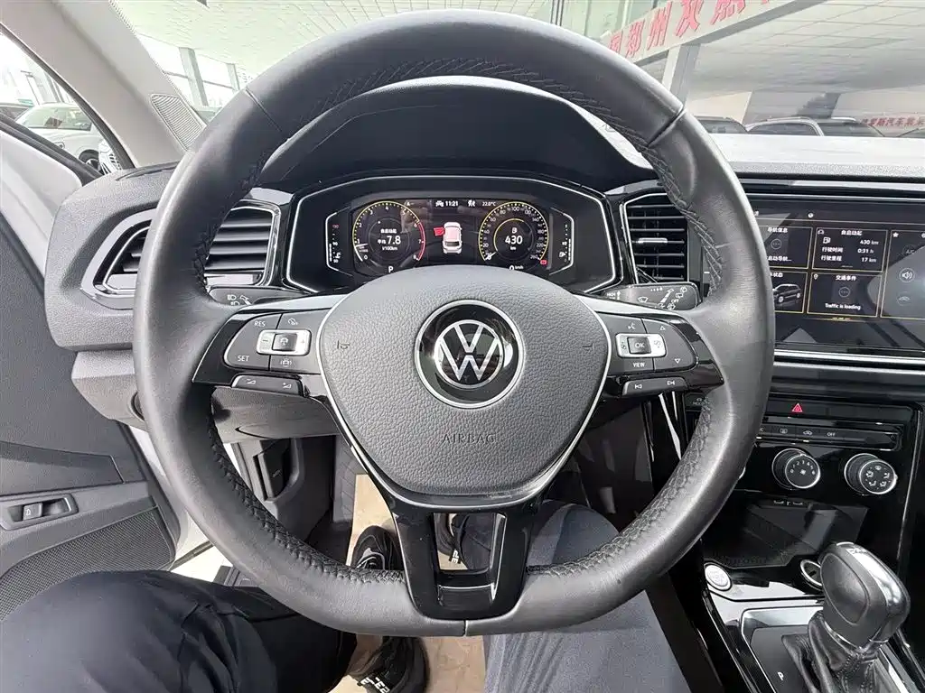 Volkswagen T-Roc 2022 — фото 11