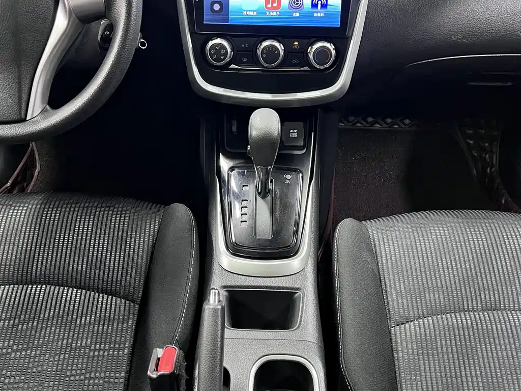 Nissan Tiida 2018 — фото 15