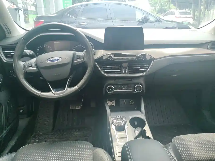 Ford Focus 2020 — фото 12