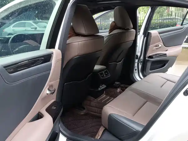 Lexus ES 2024