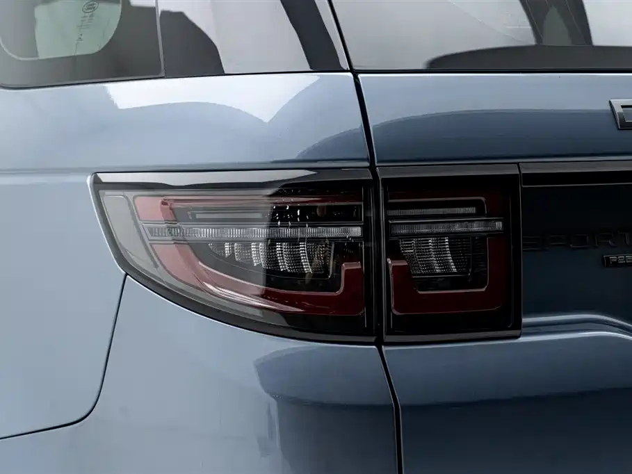Land Rover Discovery Sport 2023 — фото 11