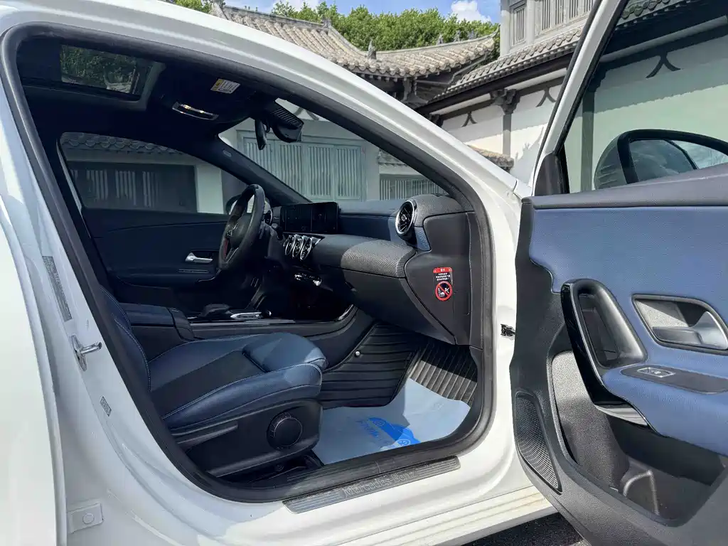 Mercedes-Benz A-Class 2022 — фото 10