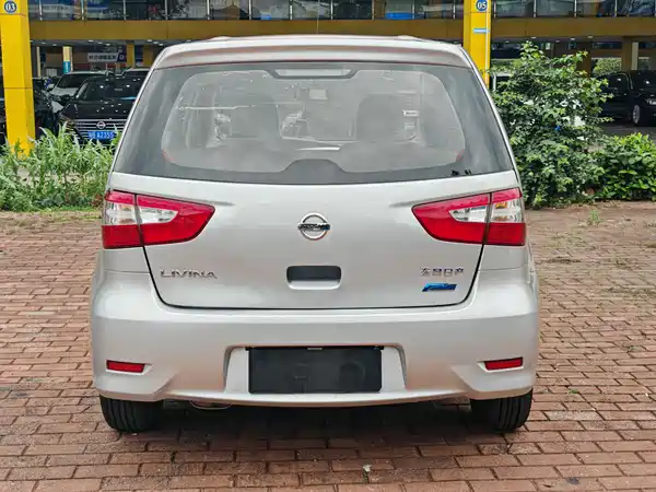 Nissan Livina 2015