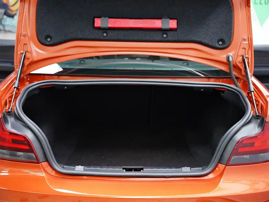 BMW 1 Series M 2012 — фото 36