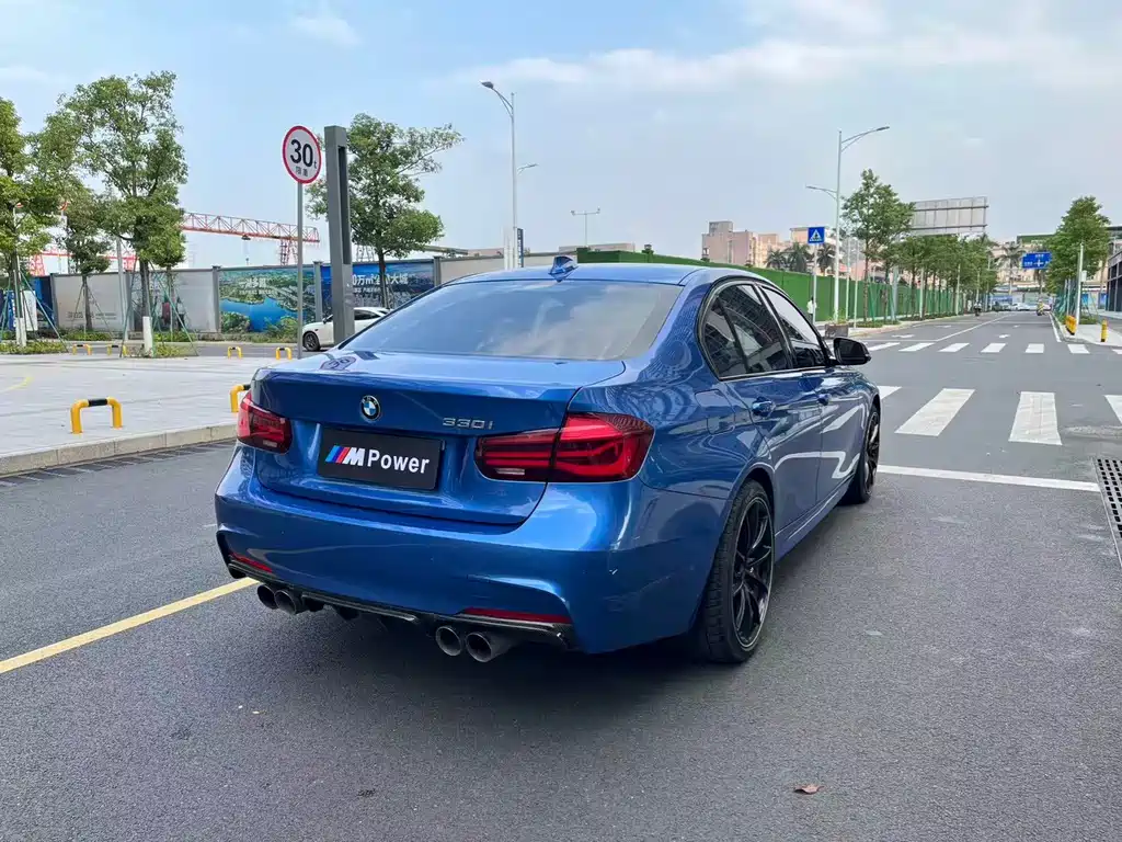 BMW 3 Series 2018 — фото 9