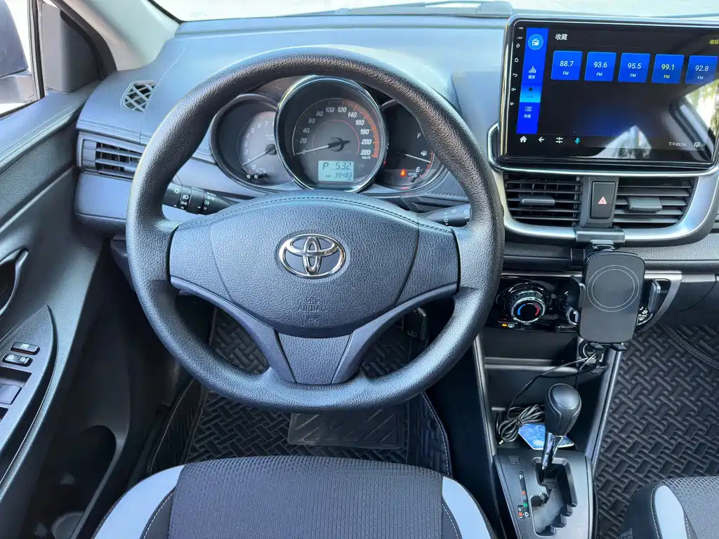 Toyota Yaris L 2020 — фото 9