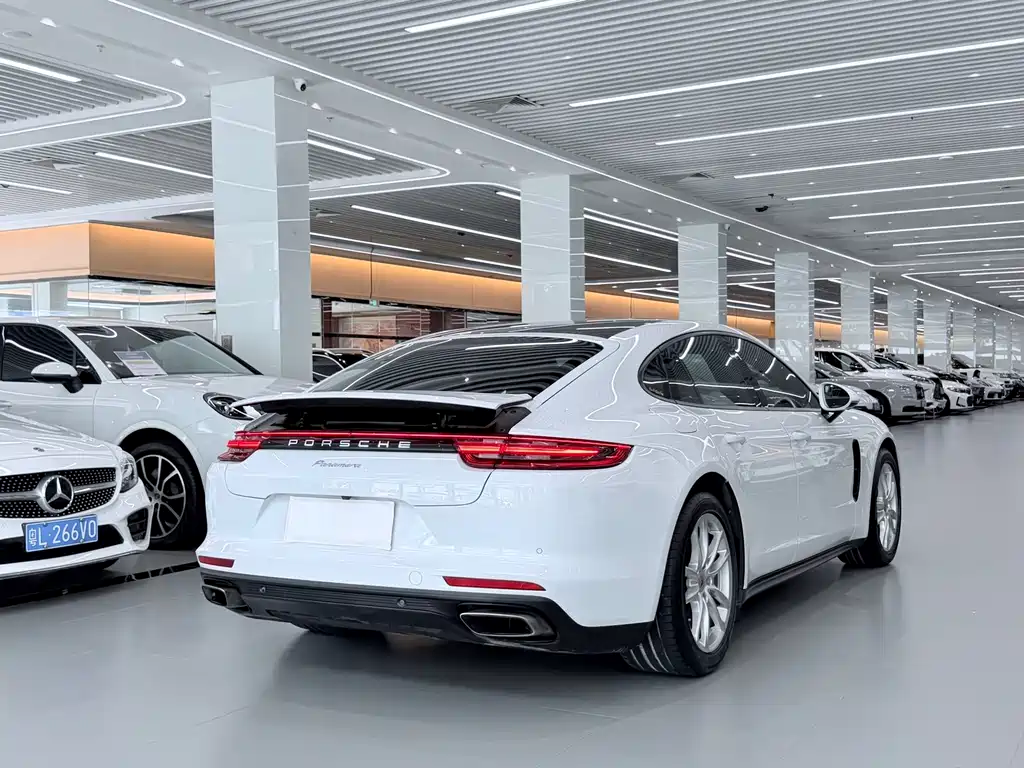 Porsche Panamera 2018 — фото 17