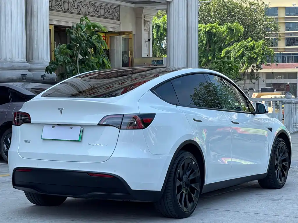 Tesla Model Y 2023 — фото 4