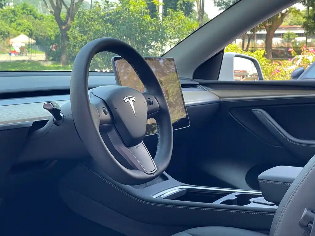 Tesla Model Y 2023 — фото 15
