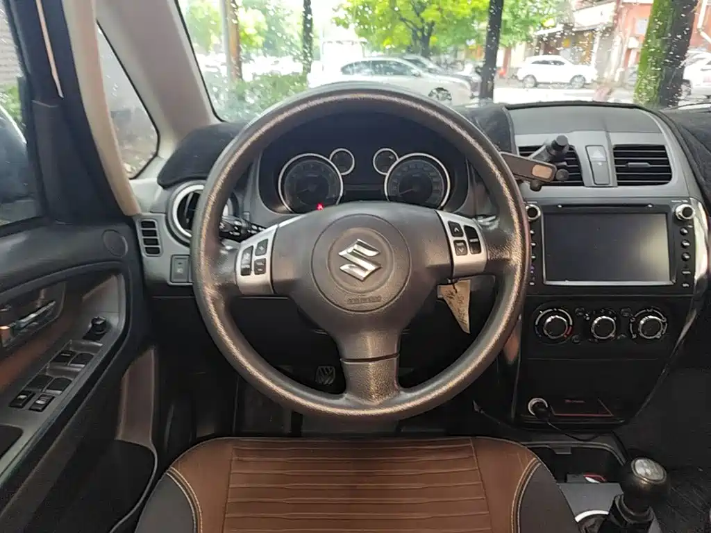 Suzuki SX4 2014 — фото 11