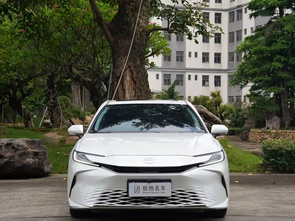 Toyota Camry 2024 — фото 3