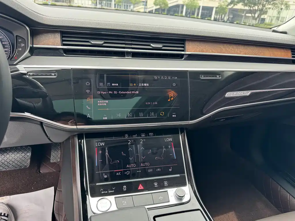 Audi A8 2018 — фото 10