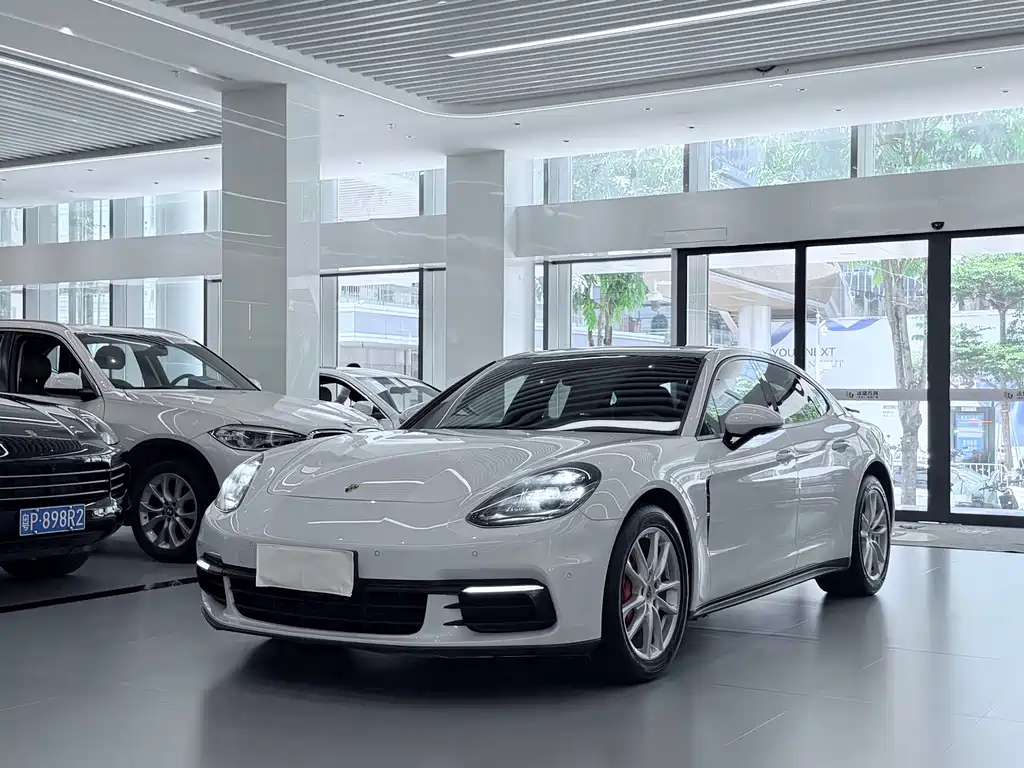 Porsche Panamera 2018 — фото 1