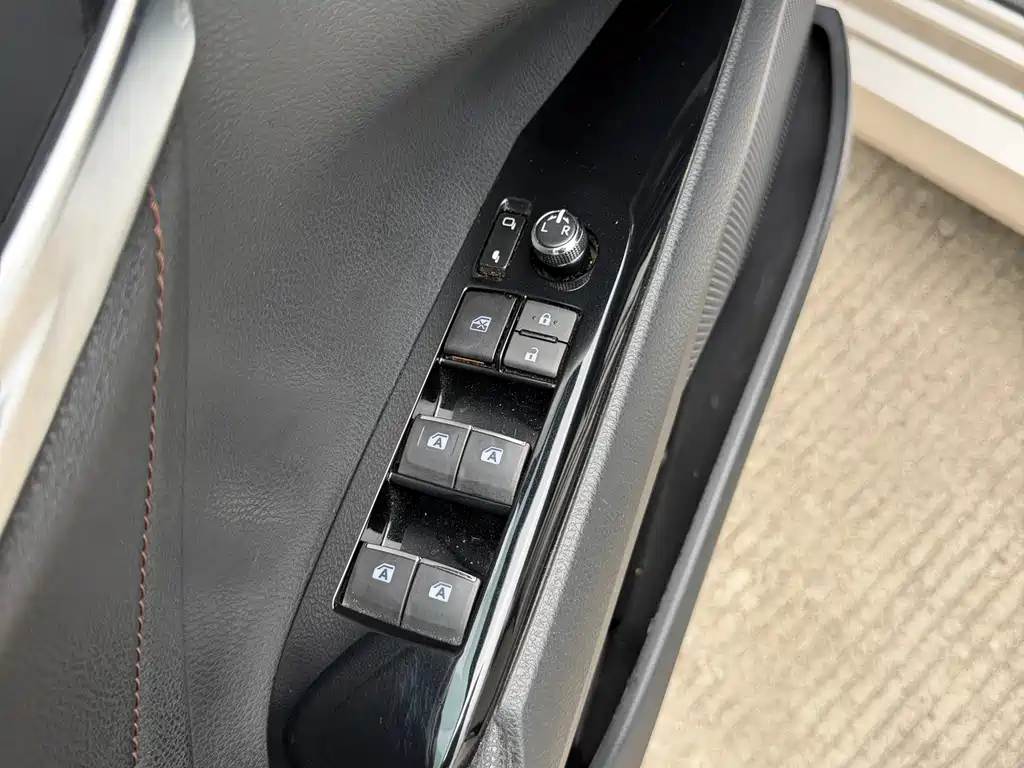 Toyota Camry 2018 — фото 16
