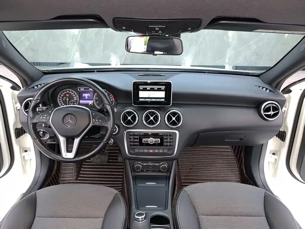 Mercedes-Benz A-Class 2015 — фото 11