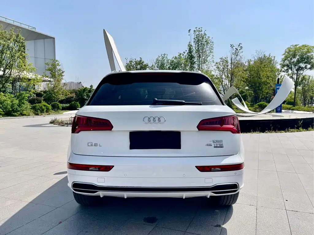 Audi Q5L 2019 — фото 21