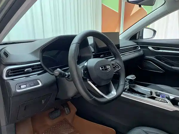 Geely Emgrand 2023