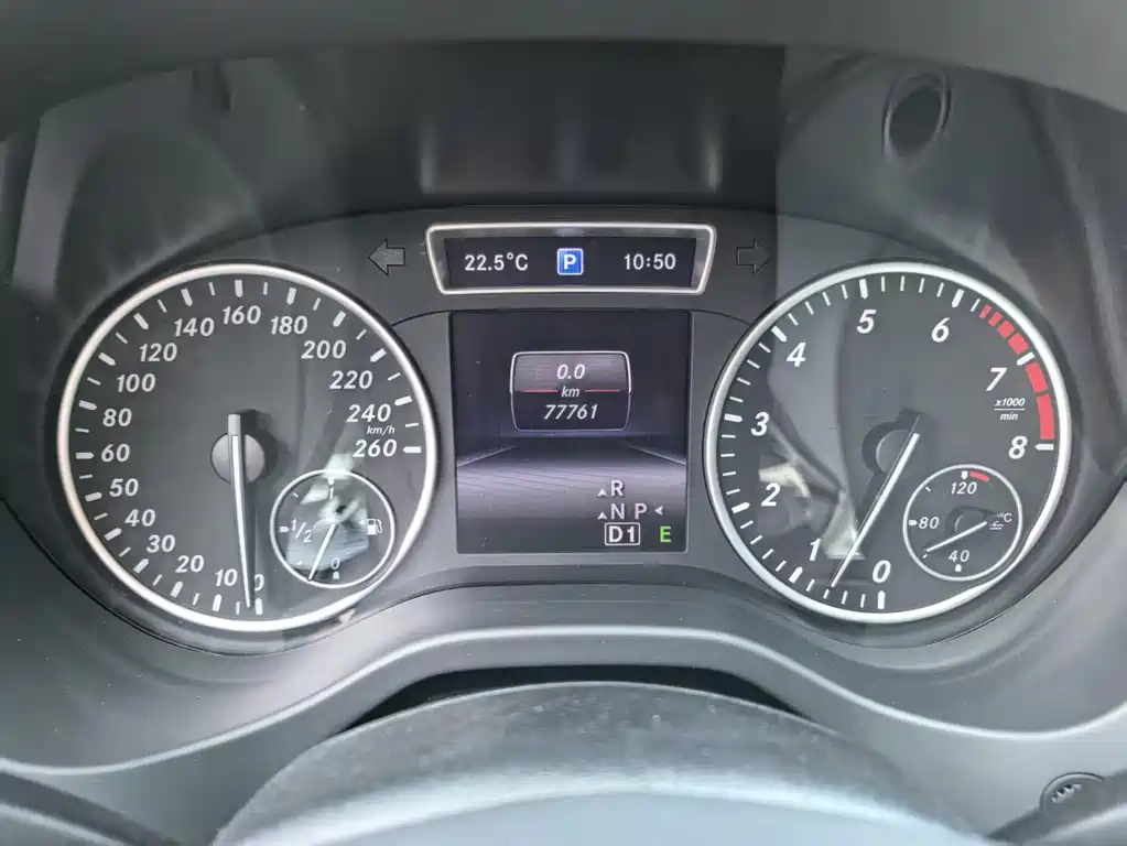 Mercedes-Benz A-Class 2015 — фото 16