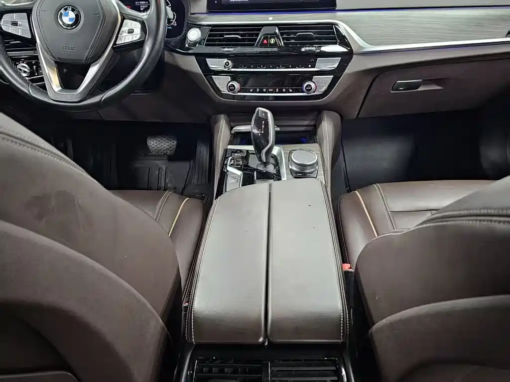 BMW 5 Series New Energy 2019 — фото 8