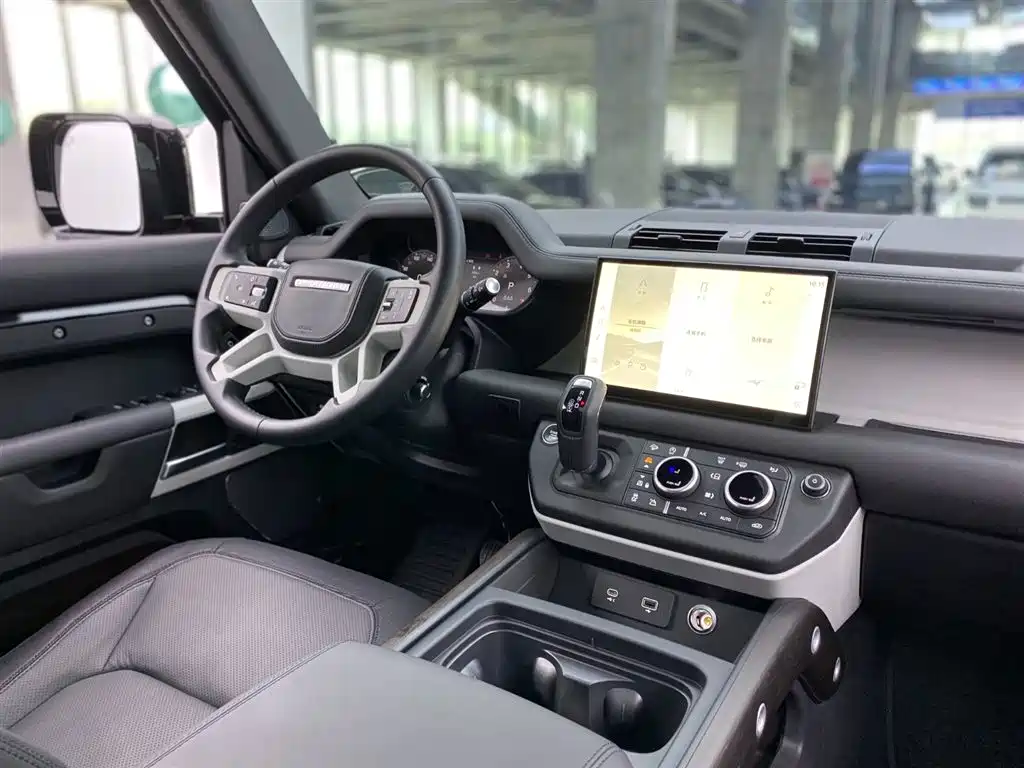 Land Rover Defender 2023 — фото 14
