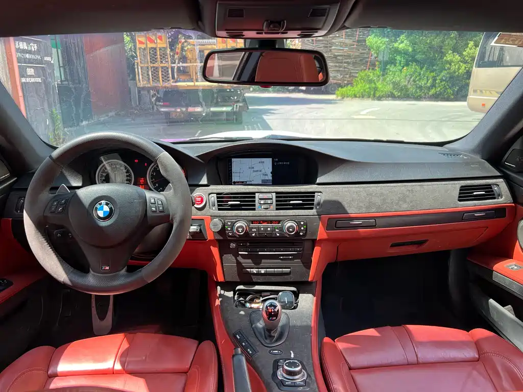 BMW M3 2010 — фото 15