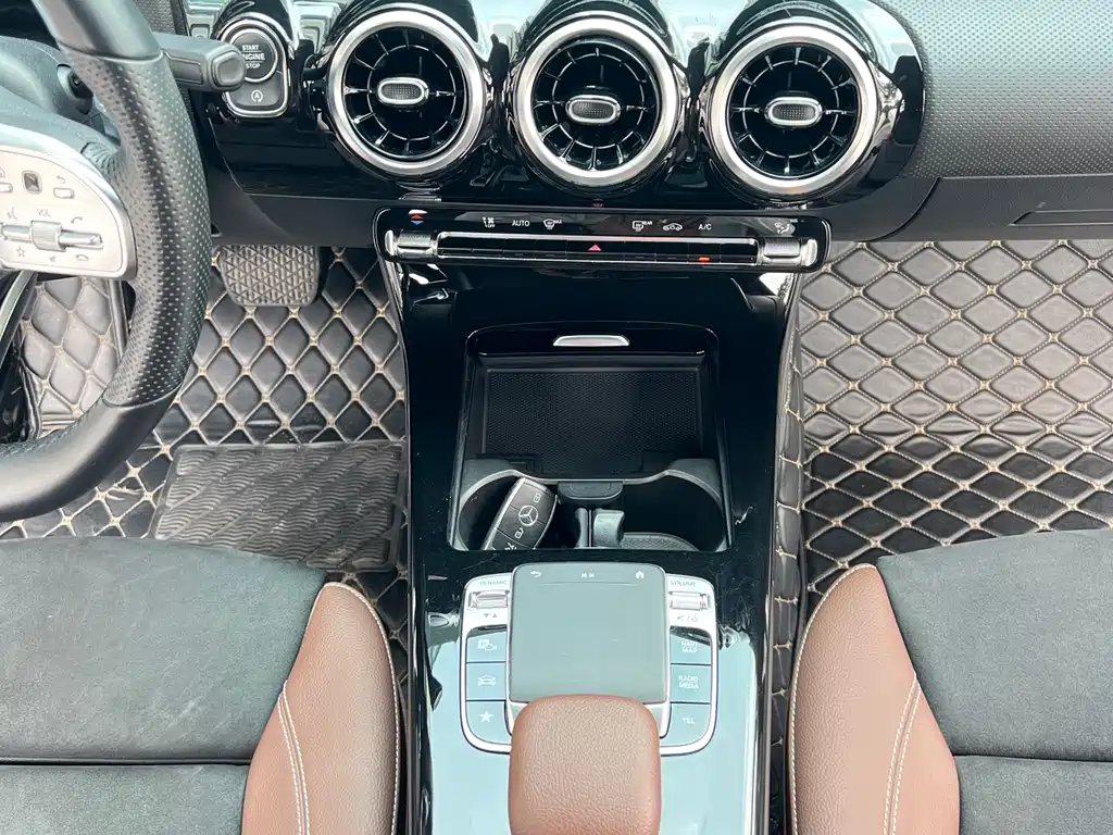 Mercedes-Benz A-Class 2019 — фото 18