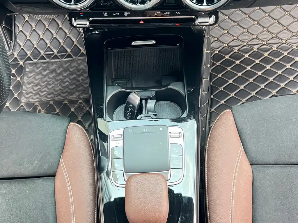 Mercedes-Benz A-Class 2019 — фото 21