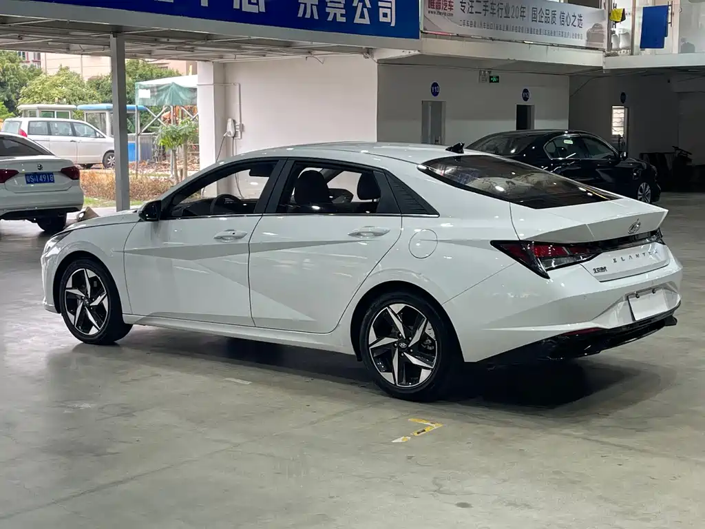 Hyundai Elantra 2023 — фото 6