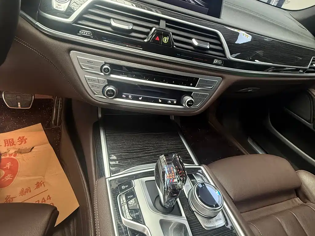 BMW 7 Series 2018 — фото 11