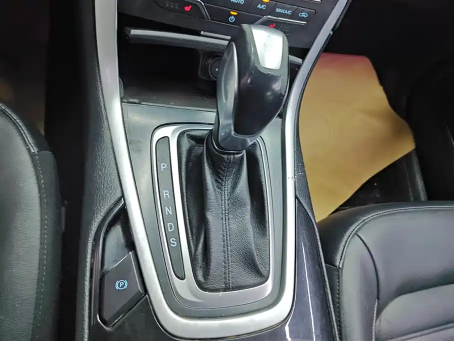 Ford Edge 2017 — фото 16