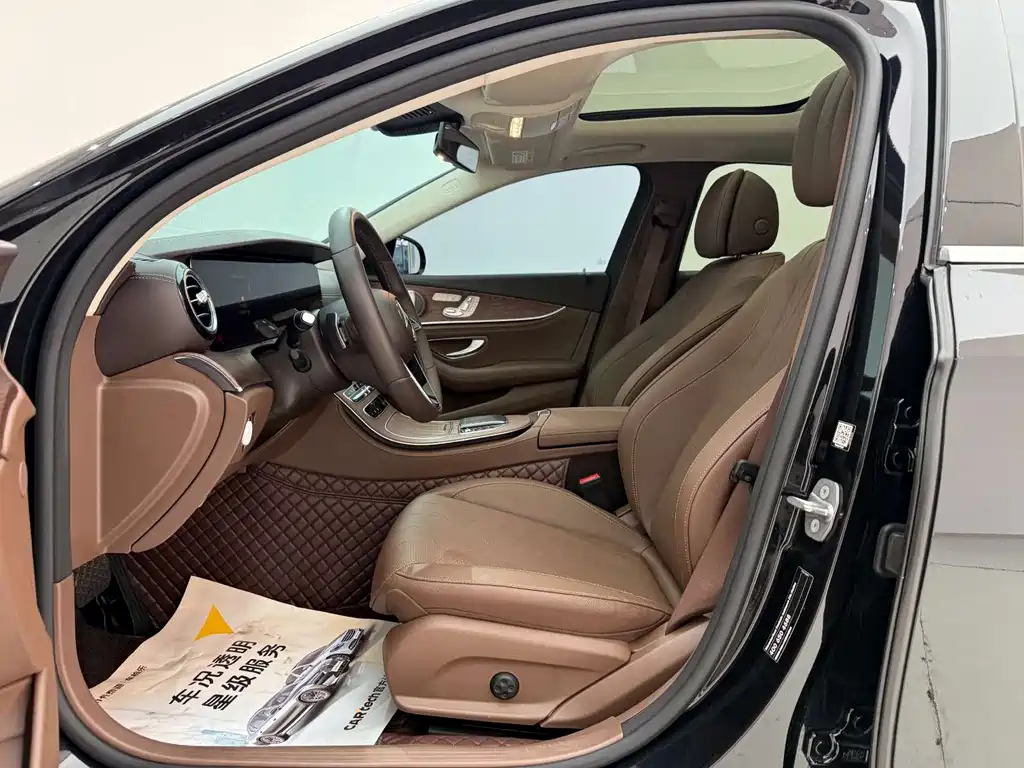 Mercedes-Benz E-Class 2023 — фото 13