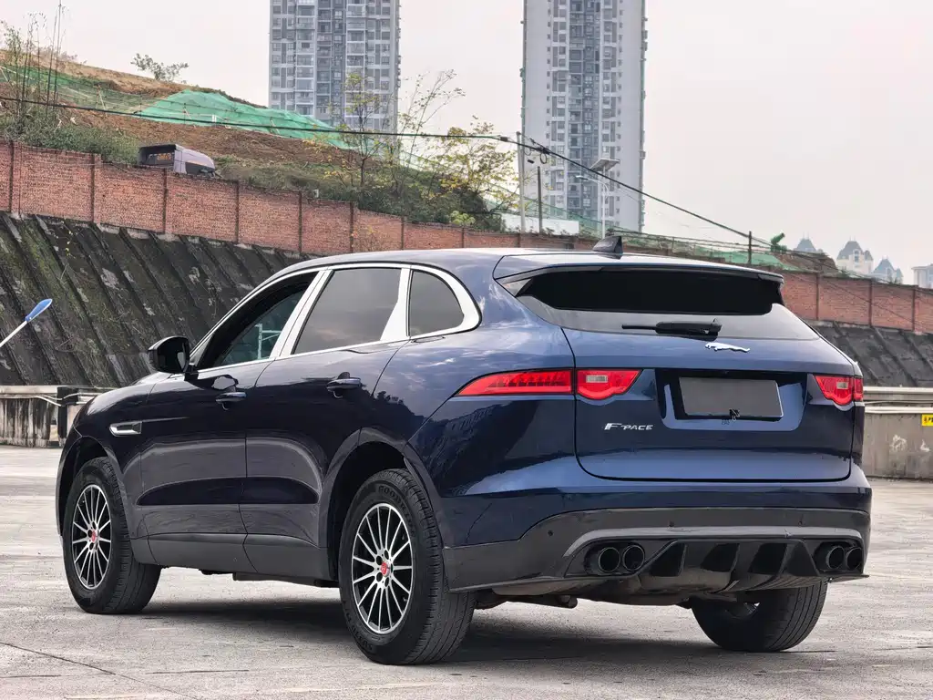 Jaguar F-PACE 2018 — фото 15