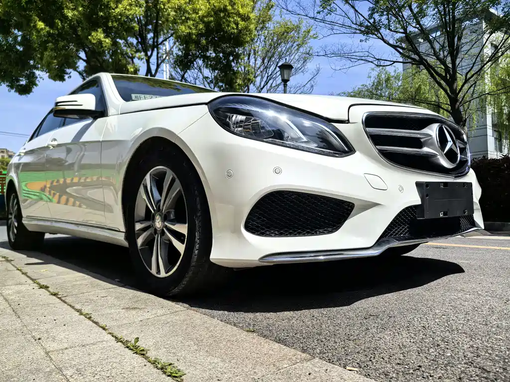 Mercedes-Benz E-Class 2013 — фото 3