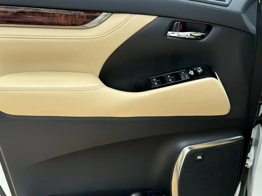 Toyota Alphard 2019 — фото 8