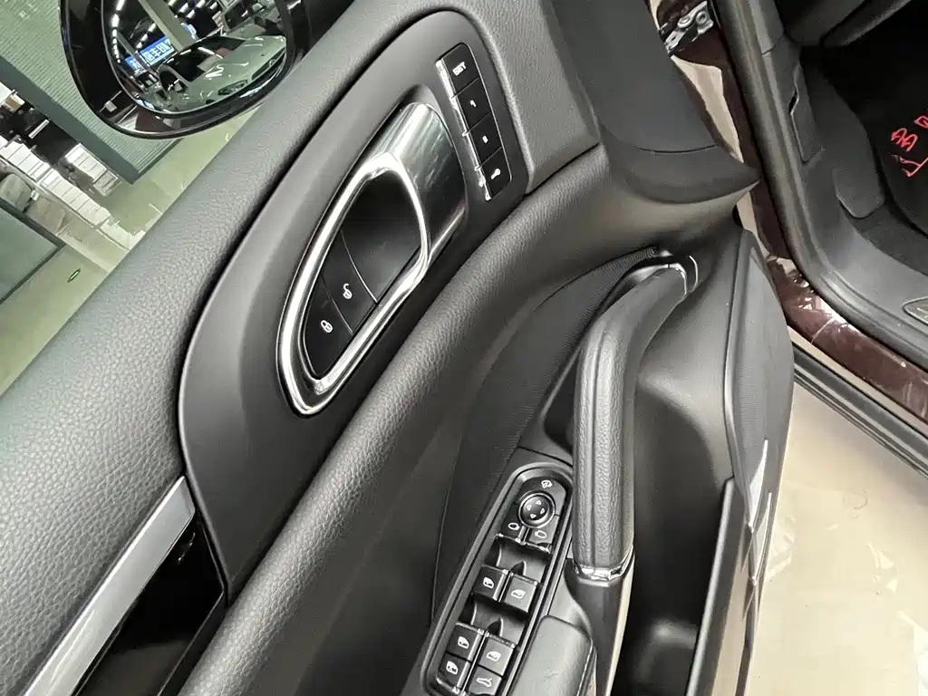 Porsche Cayenne 2017 — фото 19