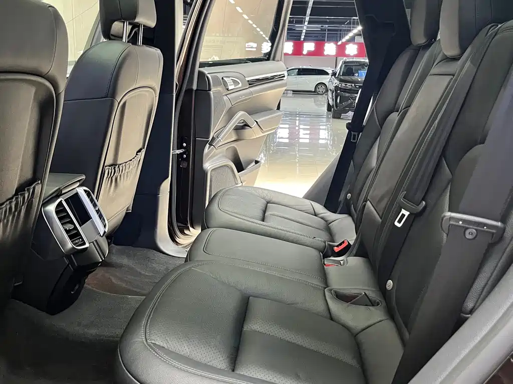 Porsche Cayenne 2017 — фото 10