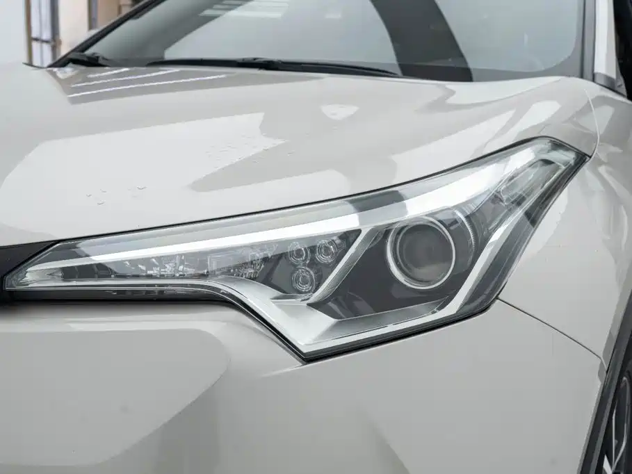 Toyota C-HR 2020 — фото 8