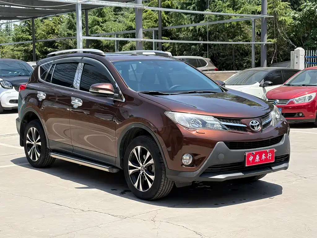 Toyota RAV4 2015 — фото 3