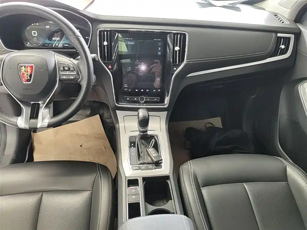 Roewe RX5 New Energy 2020 — фото 13