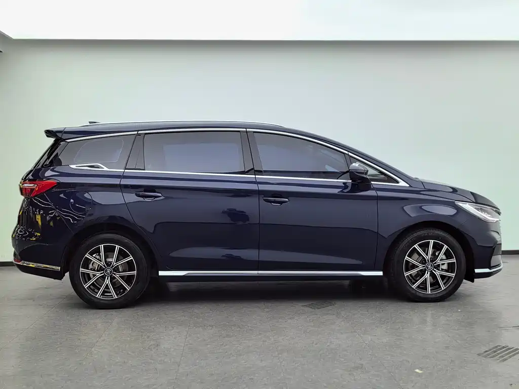 BYD Song MAX New Energy 2023 — фото 28