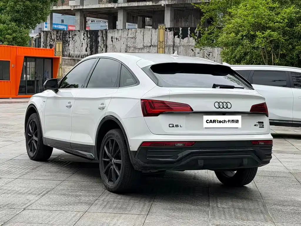 Audi Q5L Sportback 2024 — фото 10
