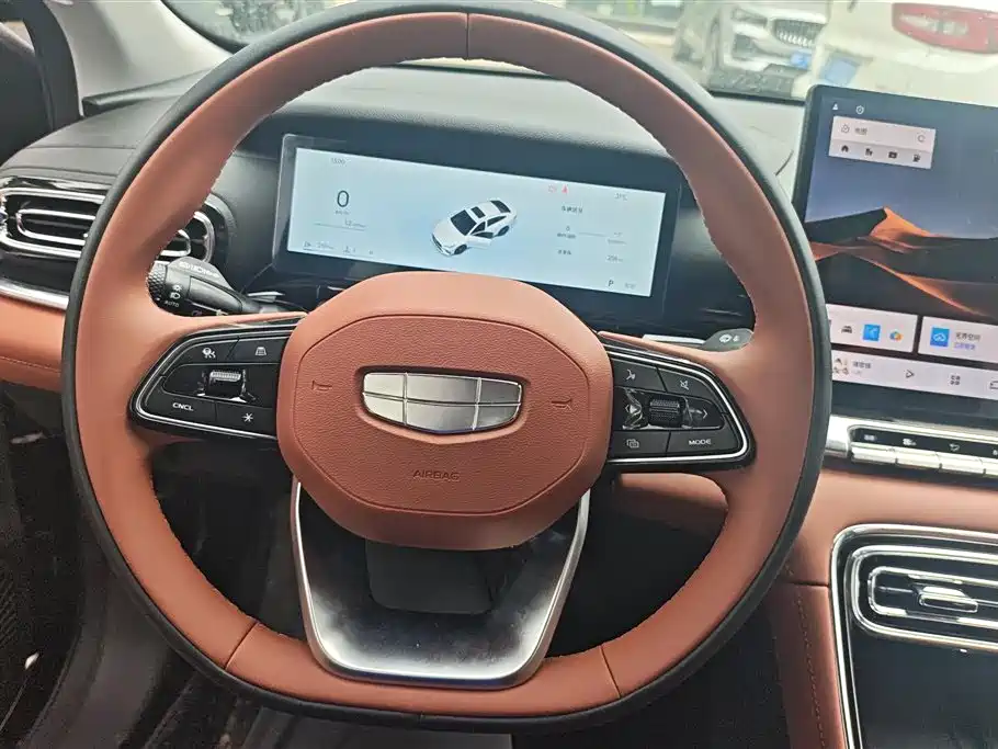 Geely Emgrand 2025 — фото 15