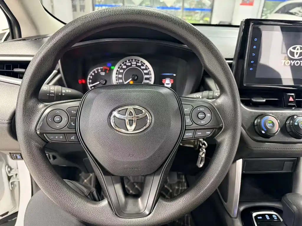 Toyota Corolla Cross 2022 — фото 12