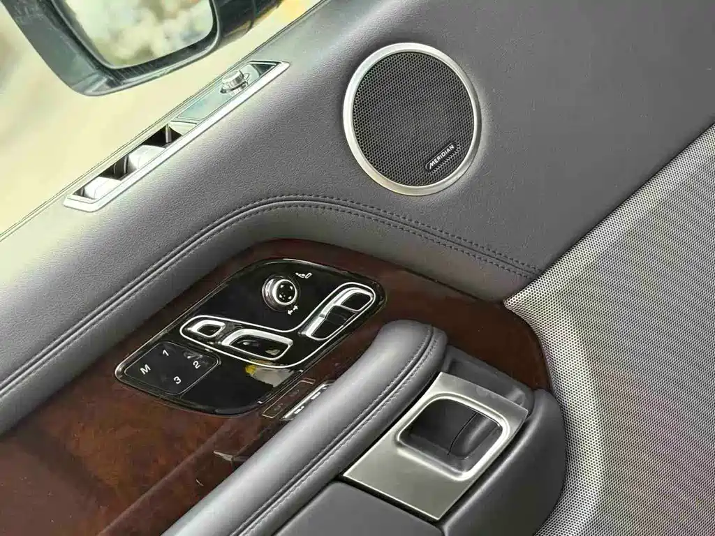 Land Rover Range Rover 2021 — фото 16