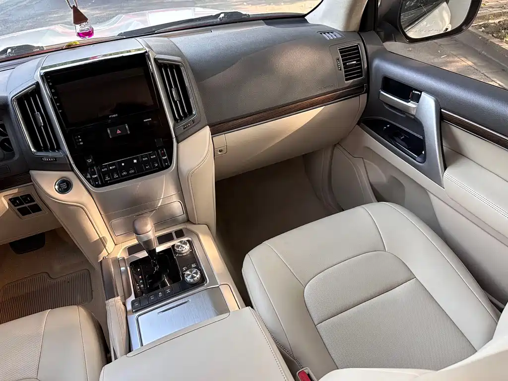 Toyota Land Cruiser 2020 — фото 7