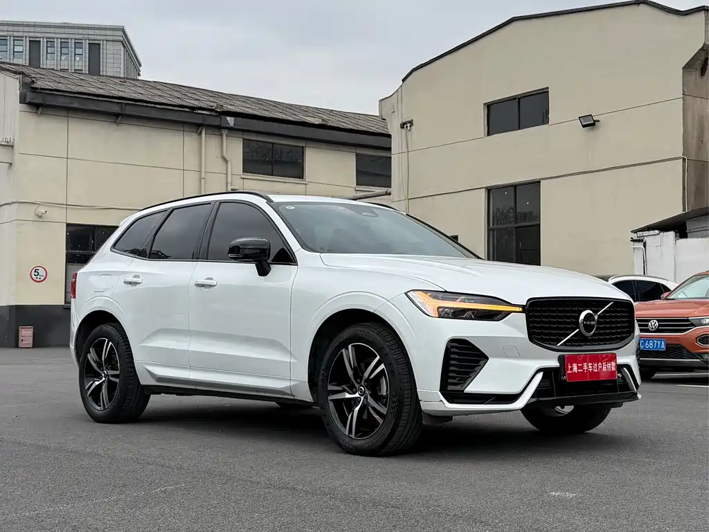 Volvo XC60 2022 — фото 3